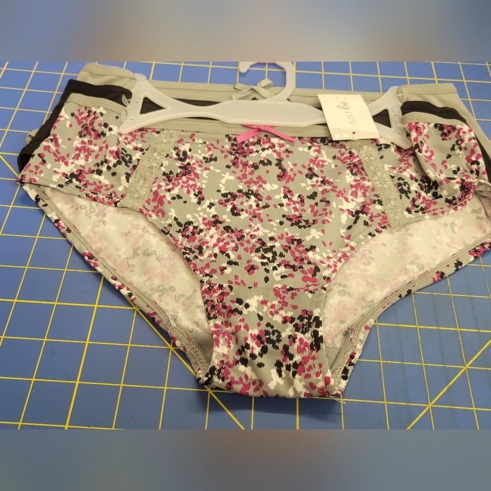 JUST be Set of 3 Floral Lace Accent,  Gray & Black Regular Hipster